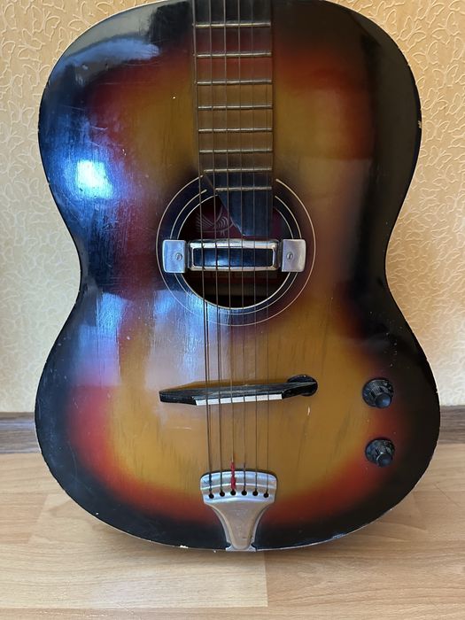 Електрическа/акустична китара