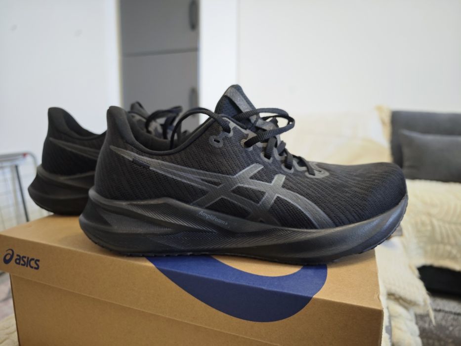 Оригинални маратонки Asics Versablast