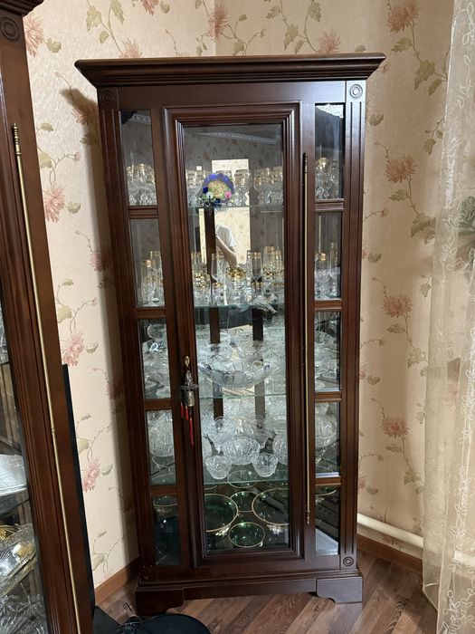 Сервант под посуду