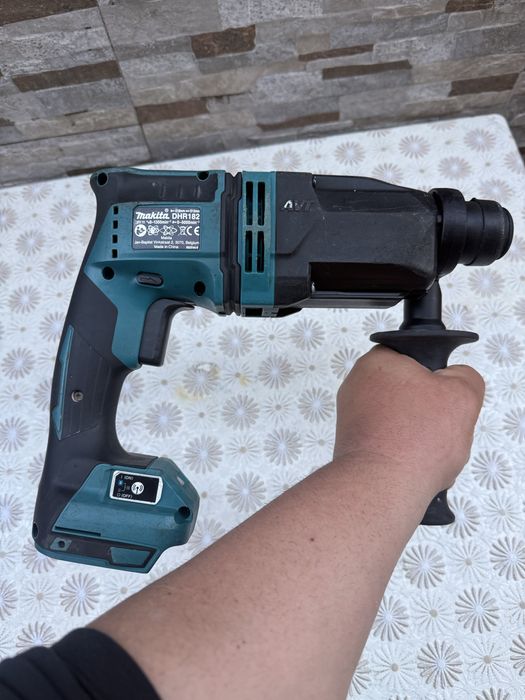 Акумулаторен перфоратор MAKITA DHR182