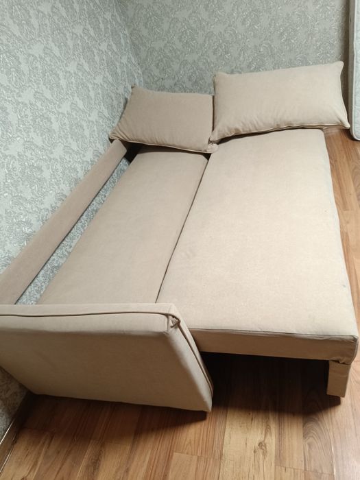 Диван.           .