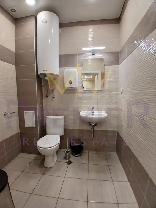 Дава се под наем Офис в Варна, Колхозен пазар - 152 кв.м за 1632 € - Снимка #12