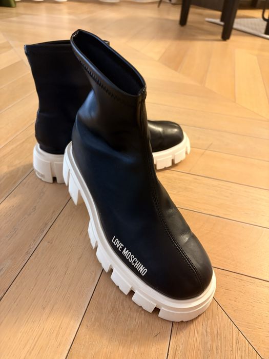 Vand Ghete si adidasi dama Love Moschino si Louis Vuitton
