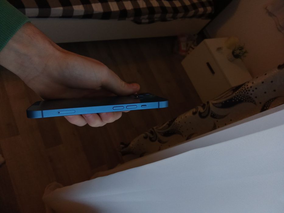 Vand iphone 13 urgent