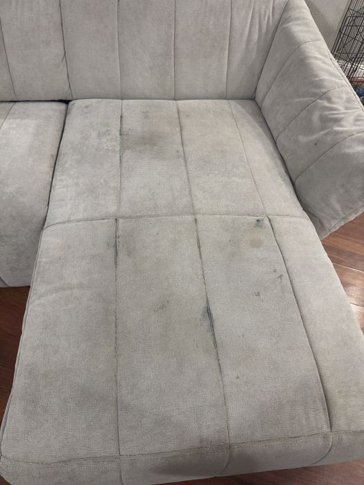 Угловой диван есть следы использования