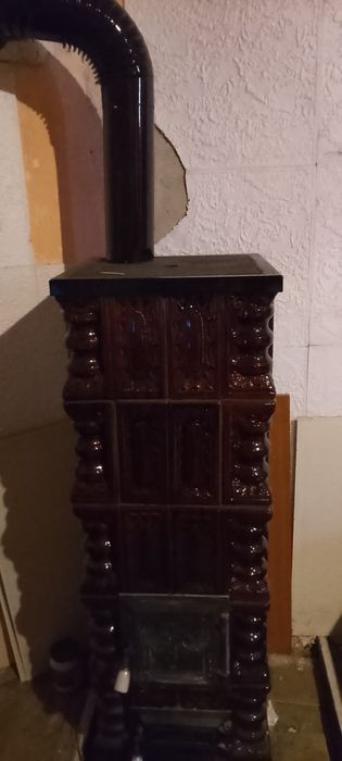 Vând sobă de teracotă cu piciore