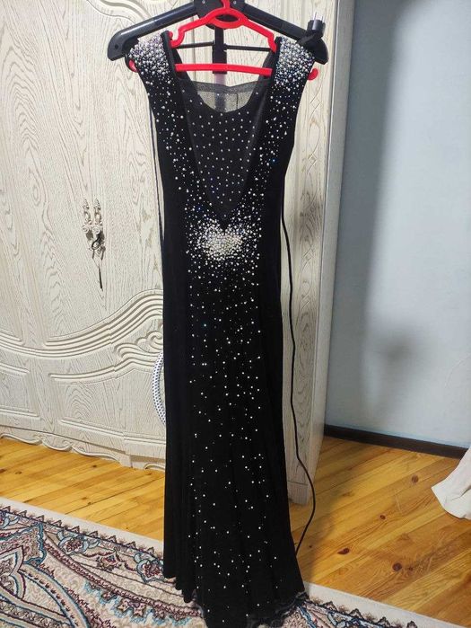 Вечернее платье с декольте