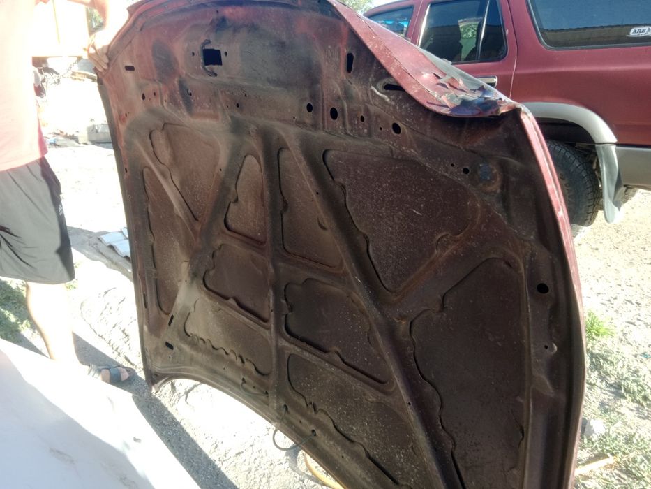 Мазда Кронос капот