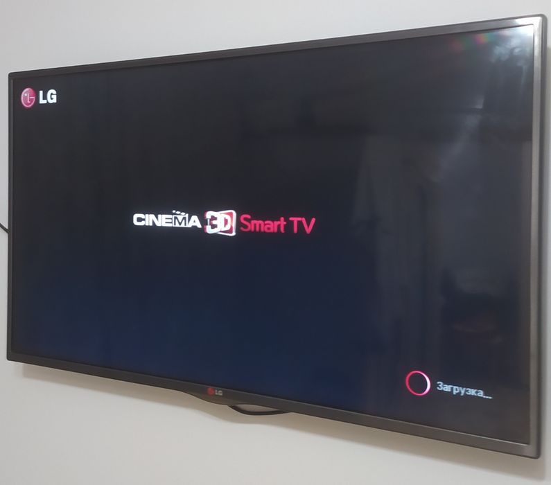 Большой смарт телевизор LG