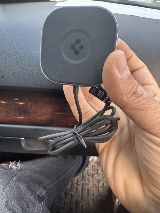 Spigen стойка(зарядно)за кола