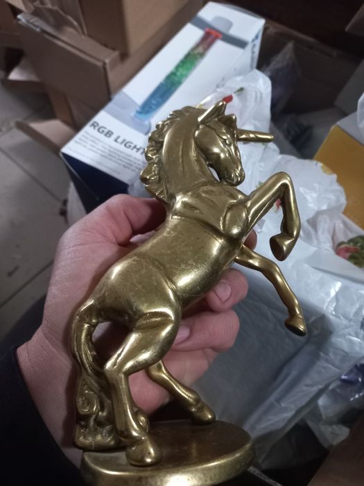 Cal unicorn din bronz