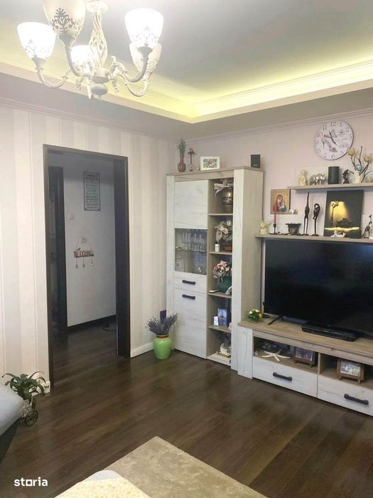 Apartament 3 camere dec. 72 mp, mobilat, 2 boxe, CT, et. intermediar