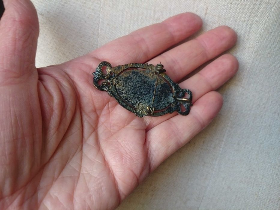 стара японска брошка