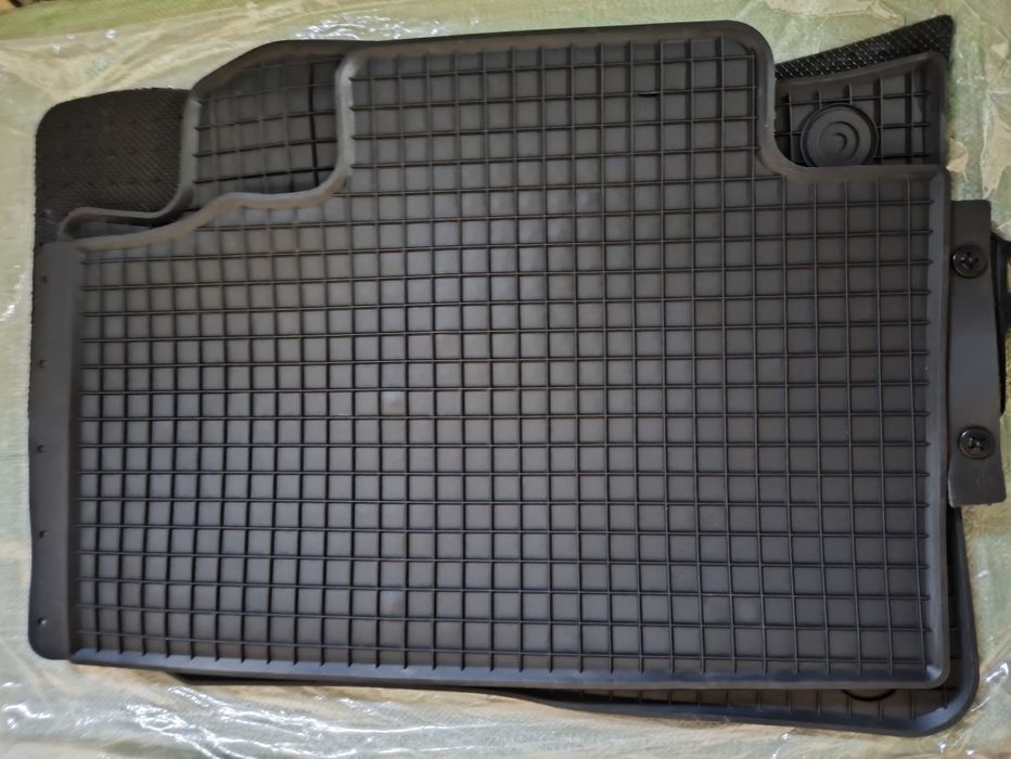 Полики Geely Monjaro. Новые.