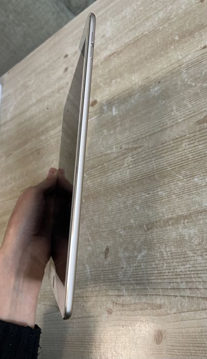 Air 2 16GB Айпад, Таблет закупен е нов от Лондон