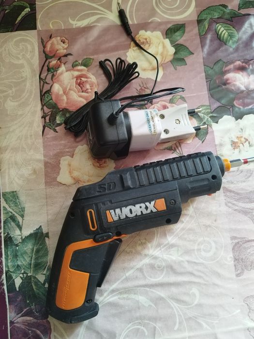 Vând,șurubelniță electrica. Folosita,merge foarte BN.