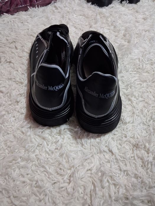 Adidasi noi bărbați