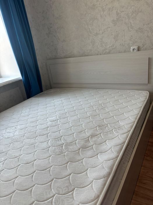 Продам двуспальную кровать