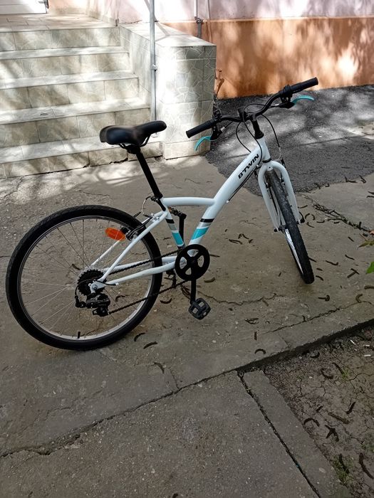 Bicicleta B'twin 24" de vânzare.