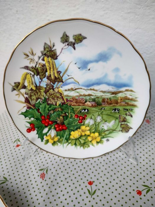 Комплекти от декоративни чинии Royal Albert и други