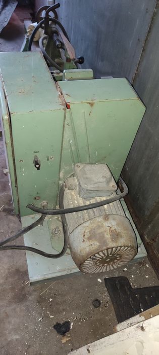 Продам токарный станок по дереву.
