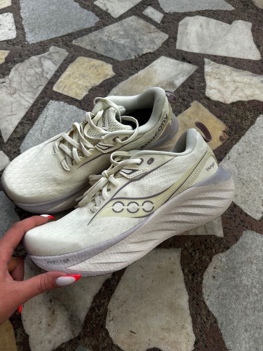 Дамски обувки Saucony Triumph 22