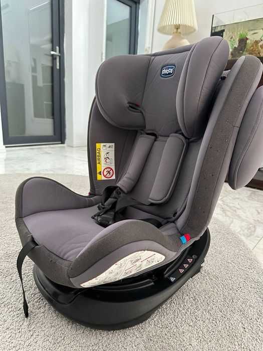Vând scaun auto Chicco cu isofix