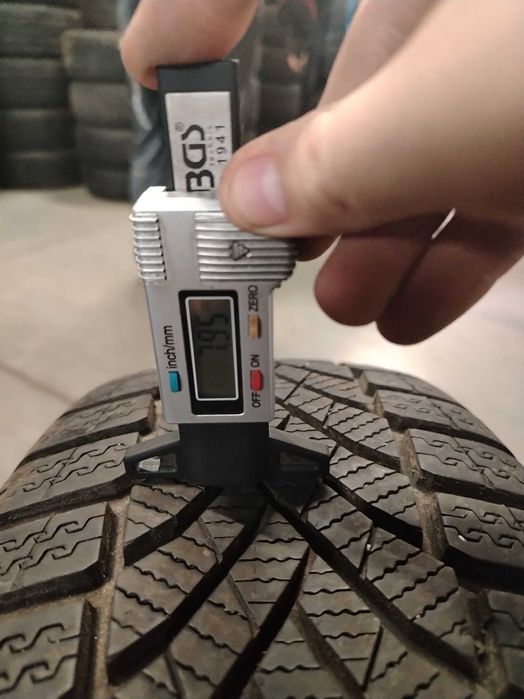 2бр.зимни гуми 215/60/16 Falken