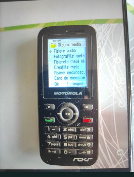 Telefon taste camera, robust, mic și foarte practic