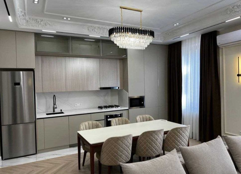 Аллея Цум! Сдается новая 3-х комнатная квартира в центре города!