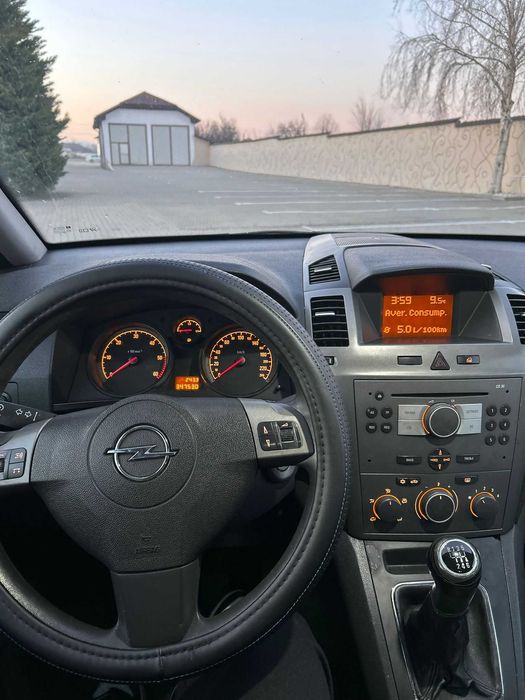 Opel Zafira  folosit de familie