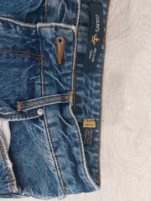 Продаются женские джинсы