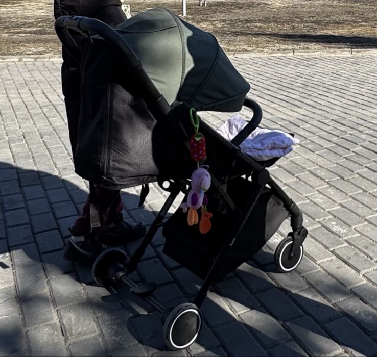 Продам новую коляску