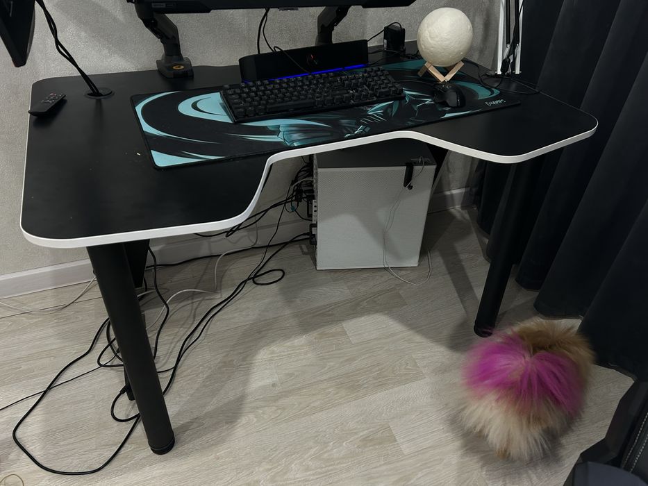 Игровой компьютерный стол