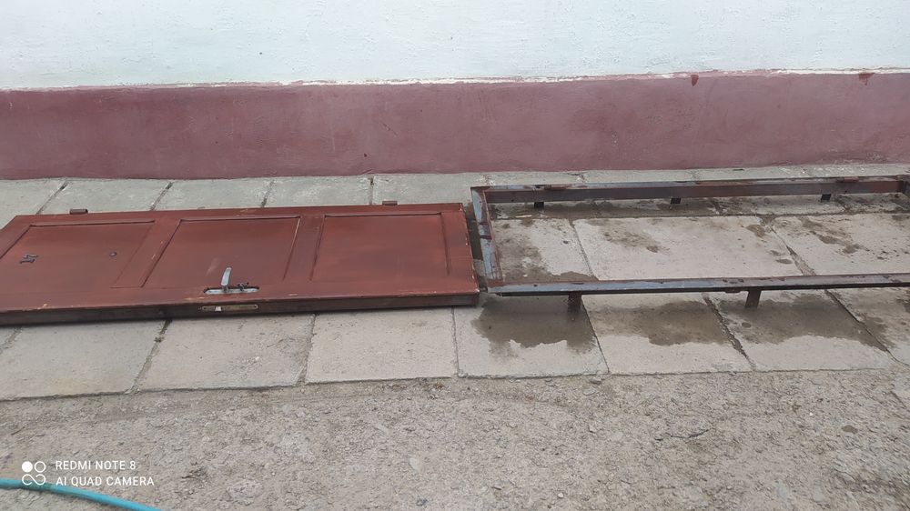 Продам наружние и внутренние двери