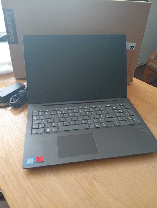 Laptop Lenovo V330-15IKB i5 Gen 8 / Radeon / 15.6” Full HD – putin folosit