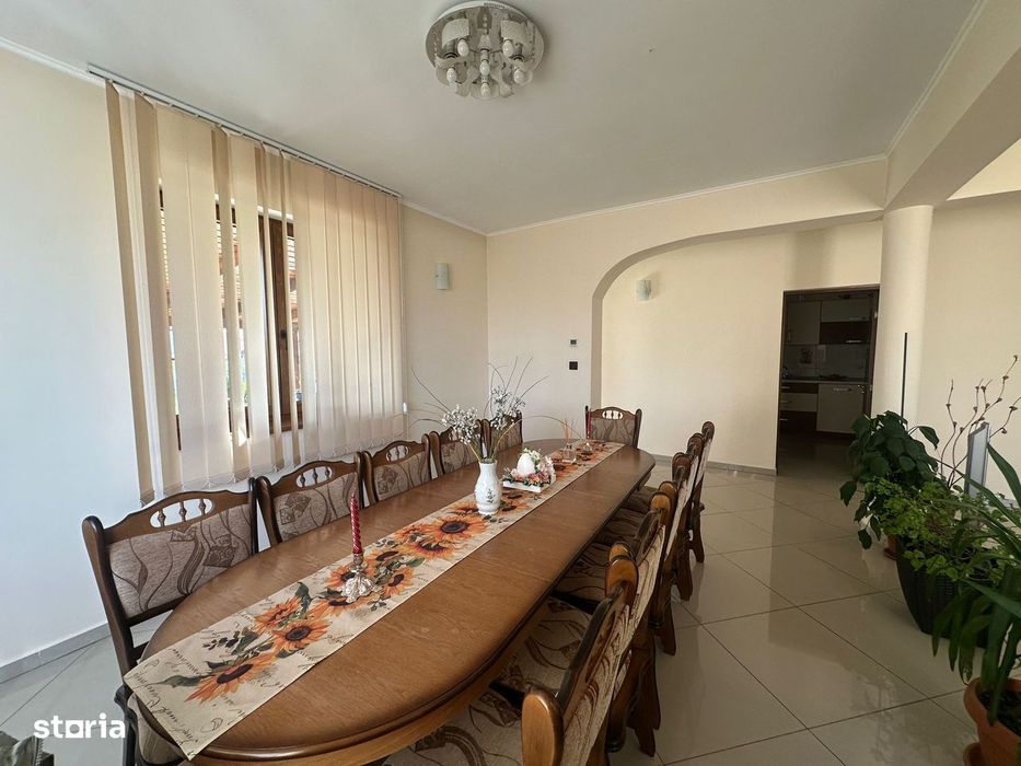 Vând casă modernă