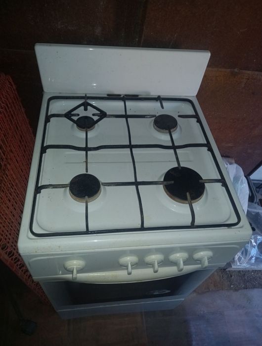 Продам газовую плиту