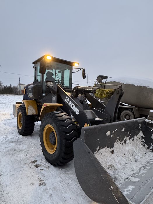 Услуги 2 кубового погрузчика