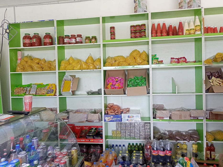 Savdo do'koni uchun sifatli mebel komplekti sotiladi