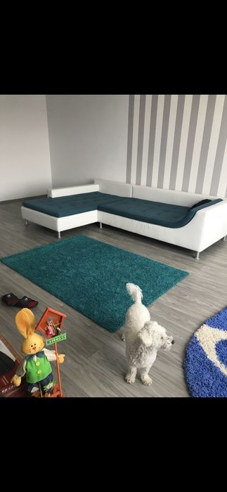 Vând Canapea 200x200cm si covor 1,40-1,98cmNegociabil.