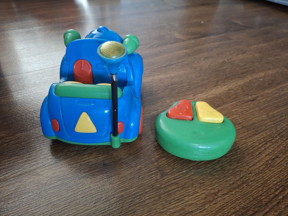 Игрушка машинка на пульте управления
