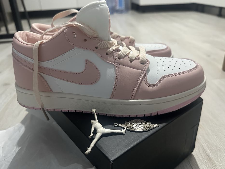 Jordan 1 Low Pink/White