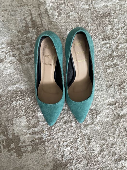 Продам туфельки замшевые