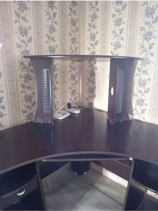 Продам компьютерный стол