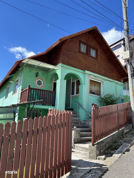 Casa individuala cu 4 camere si foisor, 133 mp, zona Busteni