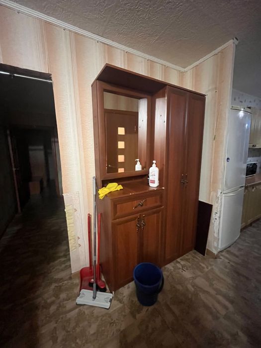 Шкаф,Тумба с зеркалом, Диван Бесплатно