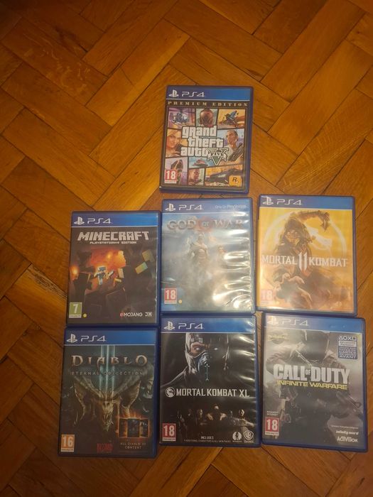 Продавам Playstation 4 Pro + 7 игри + 2 контролера