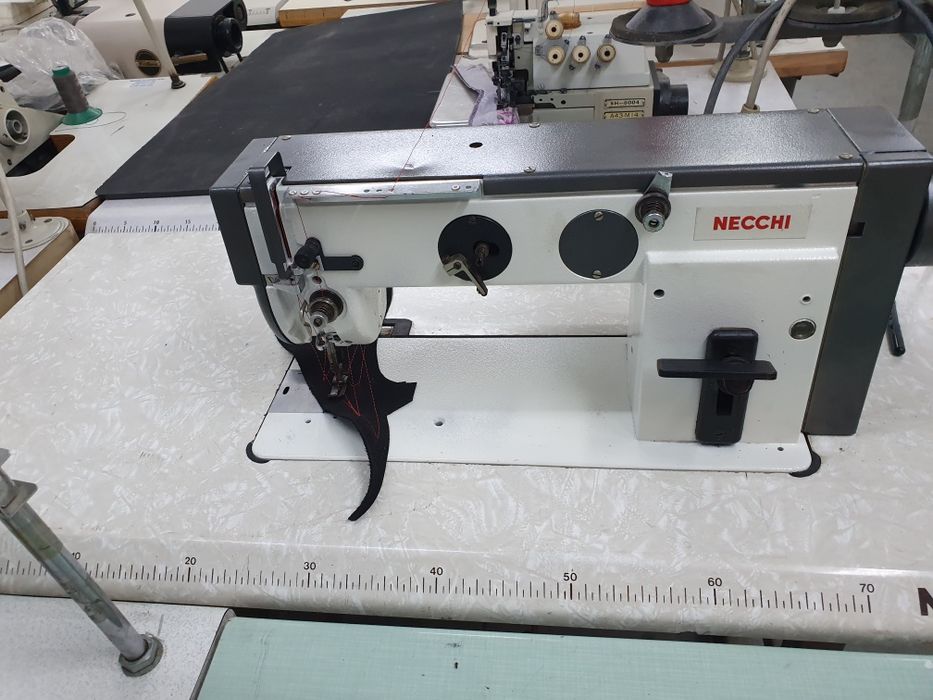Masina de cusut Cu dublu transport Necchi