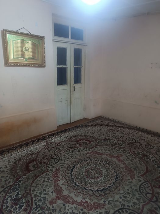 Barcha qulayliklarga ega 2 sotuqli hovli sotiladi